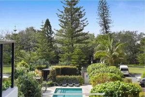 Beachfront 2 bed at Burleigh Heads
