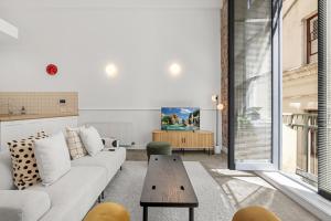 Classic 1-Bed City Stay Near Eateries and Laneways