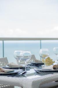 Luxury apt sea front AC Wifi pool at cartagena