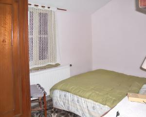 Maisons de vacances Maison de charme a Mailly-Maillet avec jardin cloture et cheminee : photos des chambres