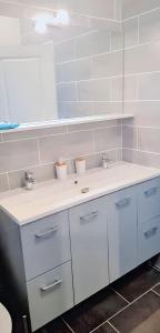 Appartements Appartement cocooning a Raismes - 48 m² - Ideal pour 4 personnes : photos des chambres