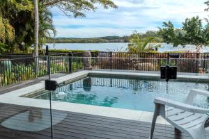 Pearl Cottage - Stunning River Front Cottage with Pool