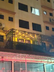 JWs Lodgings Condo With Balcony, WiFi, Netflix