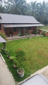 Bang Brahim Roomstay - Kampong Parit Jelutong
