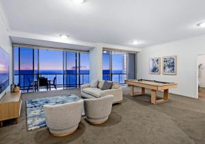 Level 45 Luxury Sub-Penthouse in Towers of Chevron