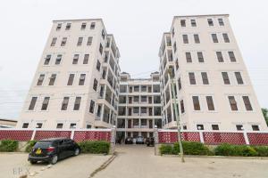 Ebony Home 2BR Wi-Fi Parking Balcony Near Beach Casey Apartment