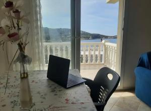 Karaburunda Deniz Manzaralı Ferah Dubleks Villa