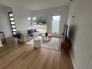 Casa Blanca in Ararat - Elmhurst