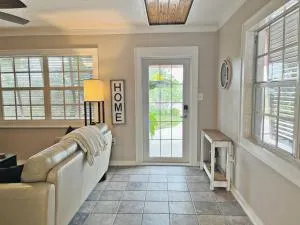 Poolside Garden Oasis Beach House - Venice