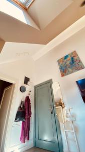 Uptown Monkey 7 min walk to Republicii street