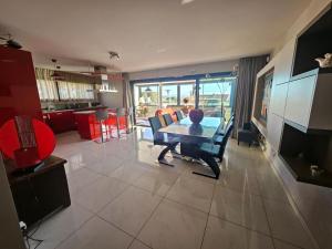 Appartements Petit Paradis a Bandol t4 piscine clim Parking Fibre Coffre-fort : photos des chambres