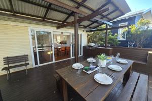 Donlan Beach House in Mollymook Beach