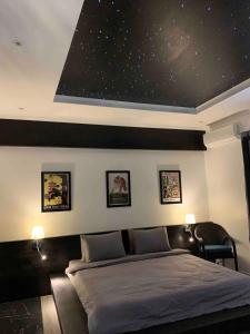 Golden Gorilla Villa with private pool & jacuzzi