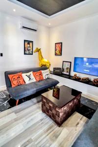 Golden Gorilla Villa with private pool & jacuzzi