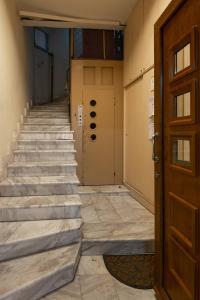 Private Pristine Balcony Home- Heart of the Center