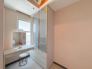 Well Furnished 1BR at Anderson Supermall Mansion Apartment By Travelio