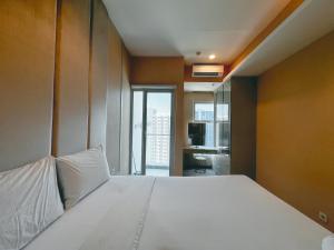 Well Furnished 1BR at Anderson Supermall Mansion Apartment By Travelio