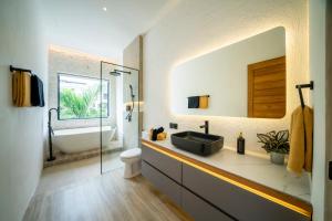 Luxury 3BR villa in Canggu, jacuzzi, rice fields