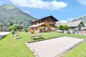 Appartement lumineux à La Chapelle-dAbondance, vue montagne.