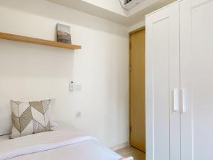 Well Furnished and Comfort 2BR Meikarta Apartment By Travelio