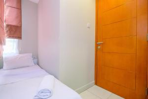 Good and Comfy 2BR Cinere Bellevue Suites Apartment By Travelio