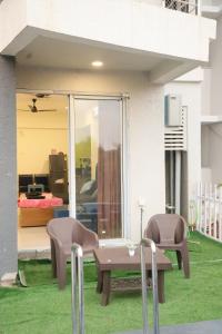 Ivy Bliss Studio with Private Pool, B 05, Karjat