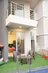 Ivy Bliss Studio with Common Pool, B 05, Karjat - 卡尔贾特