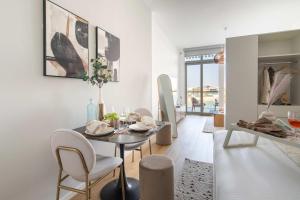 Frank Porter - Palm Views East