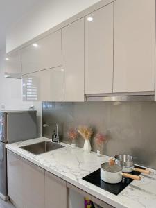 Lovely studio with balcony,5 mins to beach, Hanoi