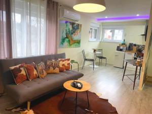 La Bonbonnière by Leslodgespa