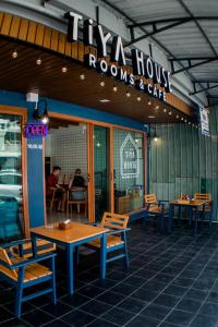 Tiya House Rooms & Cafe