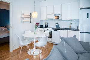 Taika Suite with Finnish Sauna, Glazed Balcony & Free Parking -Your base to Explore the Arctic and Santas Magical Hometown Rovaniemi