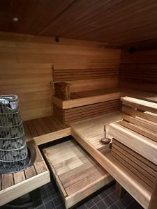 Luxury City Apartments, Downtown Loft House with Private Sauna