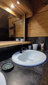 Chalets Magnifique chalet bois pour 16 personnes a 1600m : photos des chambres