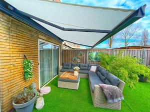 Spacious and Cozy House with Affordable Parking