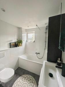 Spacious and Cozy House with Affordable Parking