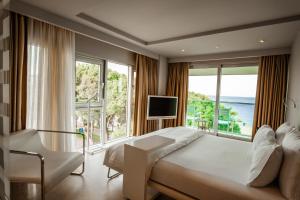 Deluxe Double Room with Sea View room in Venn Boutique Hotel