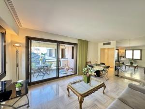 Belle terrasse apercu mer NAF568