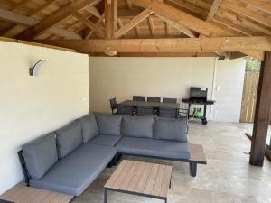 Maisons de vacances Maison avec piscine pour 8 adultes - 2 enfants : photos des chambres