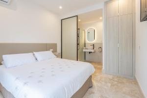 Exclusive Villa in Bahiazul with heated pool