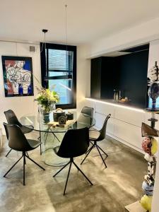 Maison avec bassin dans les remparts