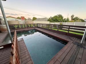 Cute Tranquil Pool Side Apartment