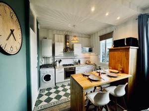 Appartements L ESCALE, grand studio pres de la gare : photos des chambres