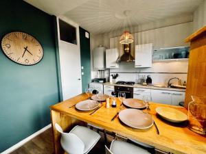 Appartements L ESCALE, grand studio pres de la gare : photos des chambres