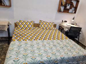 HOmeTEL-1 Bedroom Bath n kitchen Studio Apartment By Pushpanjali QLH