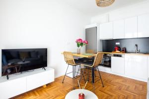 Urban Haven in Pagrati by MK