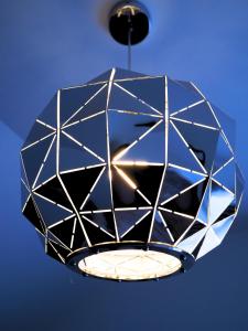 La Marilyn by Leslodgespa - Confort haut de gamme, salle de bain privée, jardin et cuisine commune, à 5 minutes de laéroport