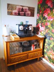 Appartements La Marilyn by Leslodgespa - Confort haut de gamme, salle de bain privee, jardin et cuisine commune, a 5 minutes de l-aeroport : photos des chambres