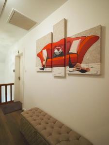 Appartements La Marilyn by Leslodgespa - Confort haut de gamme, salle de bain privee, jardin et cuisine commune, a 5 minutes de l-aeroport : photos des chambres