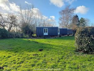 The Red Lion - Shepherd Huts